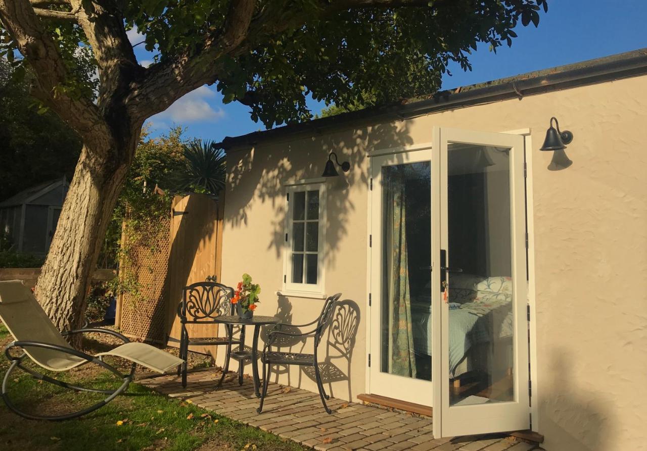 Corner House Luxury Bnb Little Dunmow 外观 照片