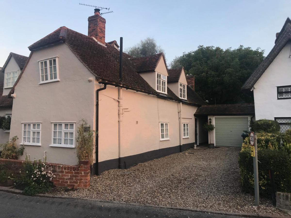 Corner House Luxury Bnb Little Dunmow 外观 照片