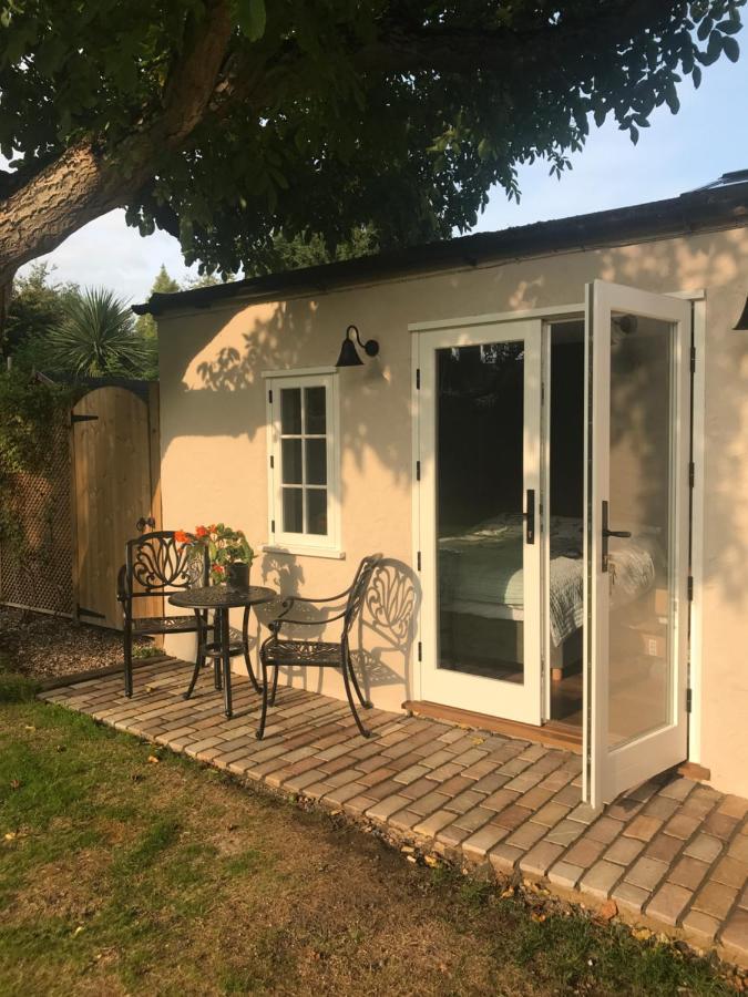 Corner House Luxury Bnb Little Dunmow 外观 照片
